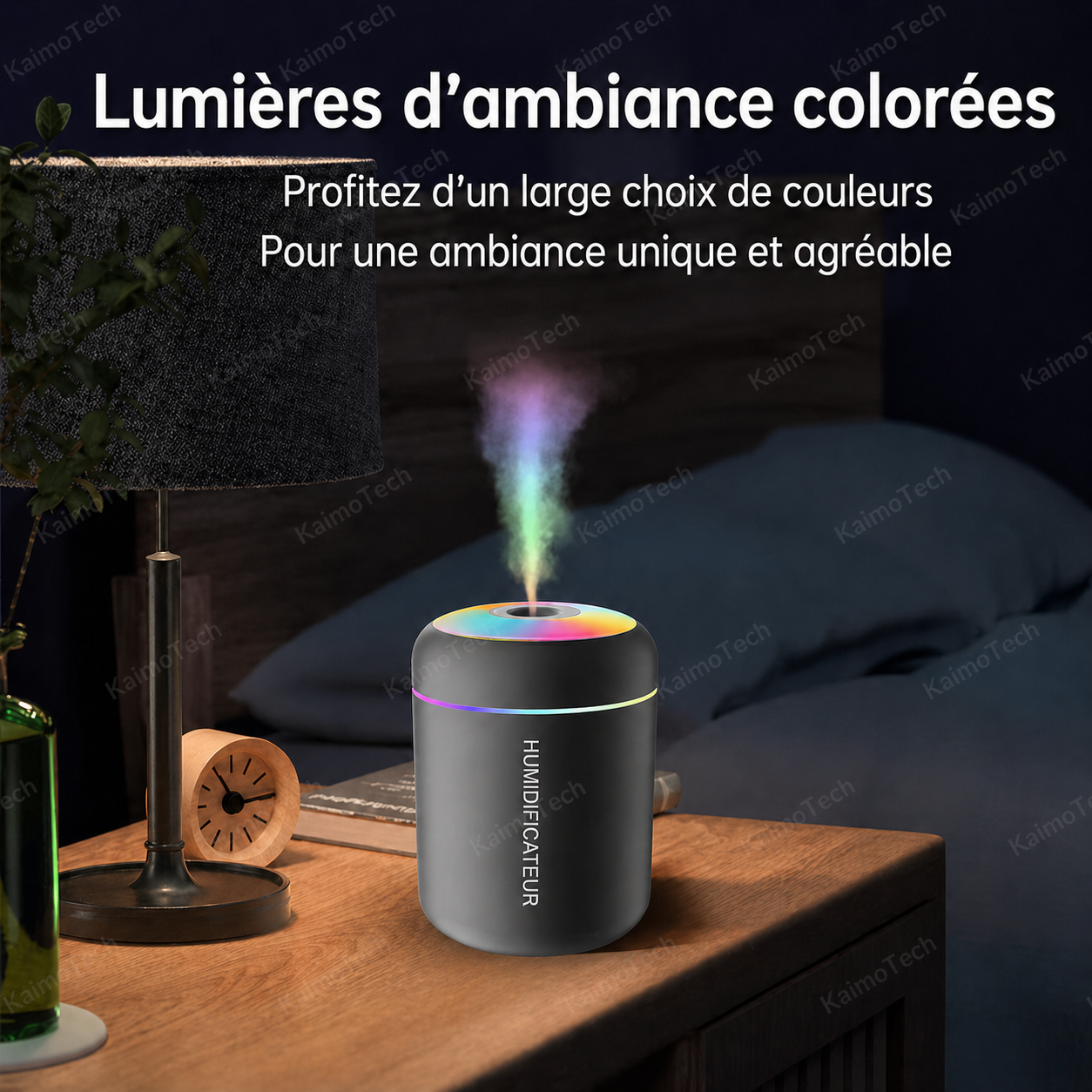 Mini humidificateur de bureau distribué par KaimoTech avec lumières d’ambiance colorées, brume fine et design compact, idéal pour créer une atmosphère agréable dans une chambre, un bureau ou un espace détente.
