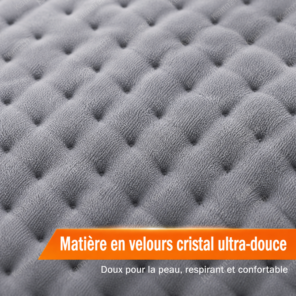 Gros plan sur la matière en velours cristal ultra-douce du coussin chauffant KaimoTech — tissu gris texturé matelassé, doux pour la peau, respirant et confortable au quotidien