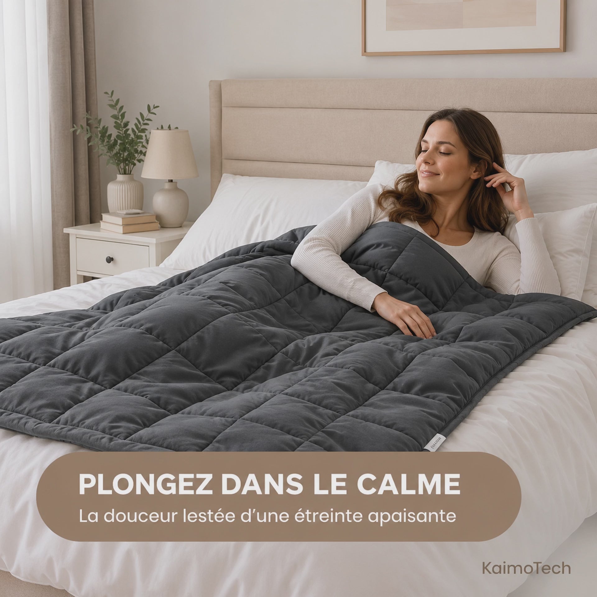 Vidéo de présentation de la couverture lestée grise KaimoTech, conçue pour favoriser la relaxation, apaiser le stress, offrir un confort enveloppant au lit et accompagner un sommeil plus serein chez l’adulte
